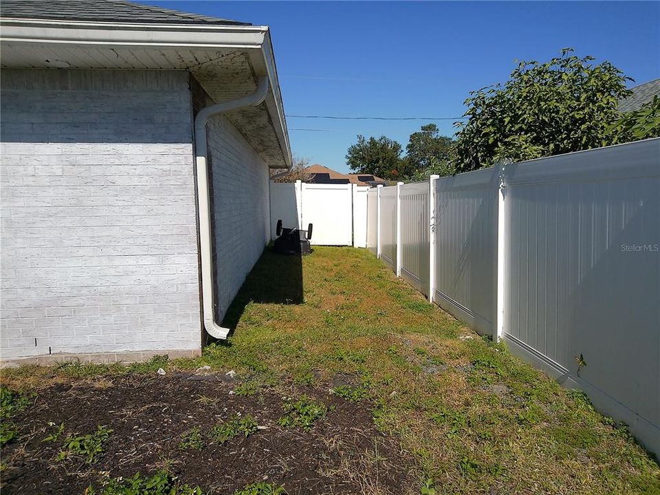 For Sale: $349,900 (4 beds, 2 baths, 2285 Square Feet)