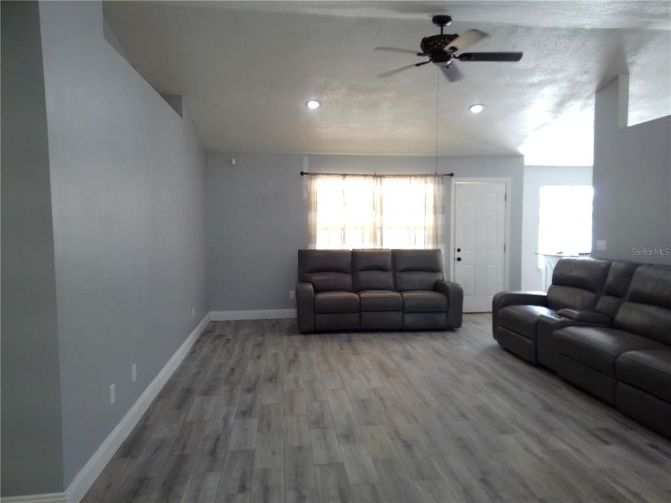 For Sale: $349,900 (4 beds, 2 baths, 2285 Square Feet)