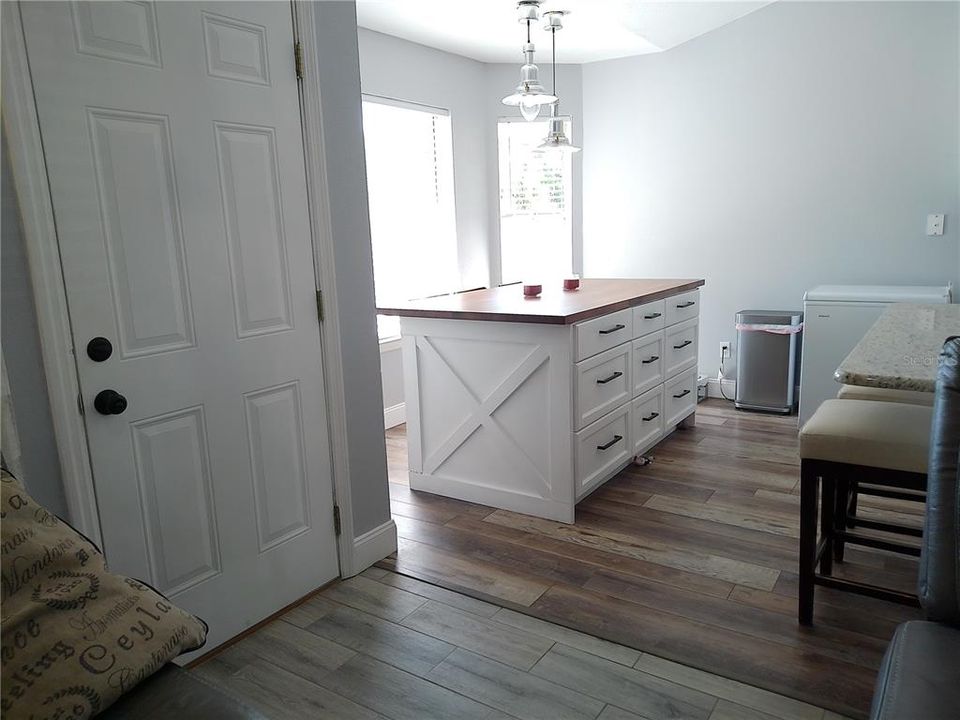 For Sale: $349,900 (4 beds, 2 baths, 2285 Square Feet)