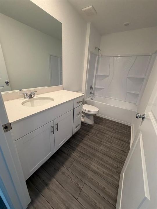 В аренду: $2,300 (4 спален, 2 ванн, 1821 Квадратных фут)