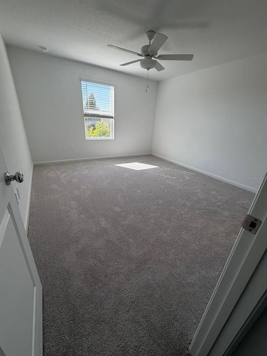 В аренду: $2,300 (4 спален, 2 ванн, 1821 Квадратных фут)