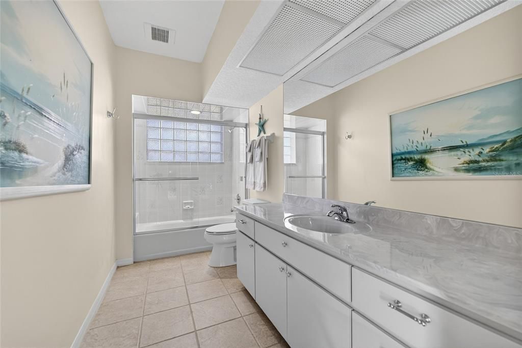 En Venta: $750,000 (3 camas, 2 baños, 2061 Pies cuadrados)