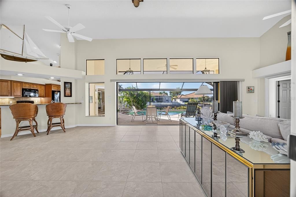 En Venta: $750,000 (3 camas, 2 baños, 2061 Pies cuadrados)