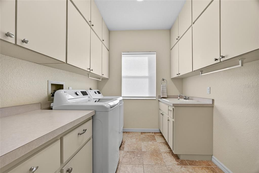 En Venta: $750,000 (3 camas, 2 baños, 2061 Pies cuadrados)