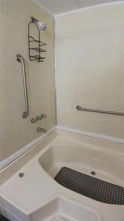 На продажу: $109,500 (2 спален, 2 ванн, 1152 Квадратных фут)