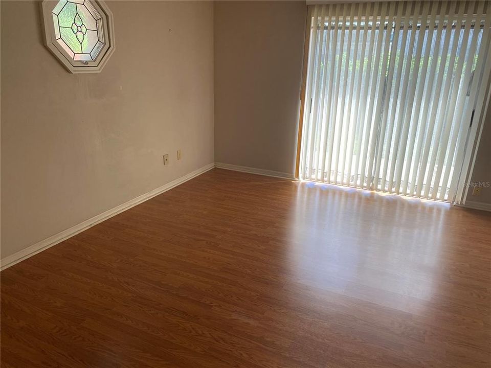 For Rent: $2,000 (3 beds, 2 baths, 1285 Square Feet)