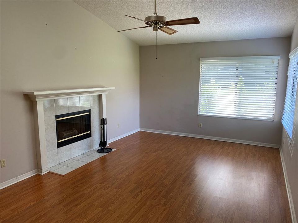 For Rent: $2,000 (3 beds, 2 baths, 1285 Square Feet)