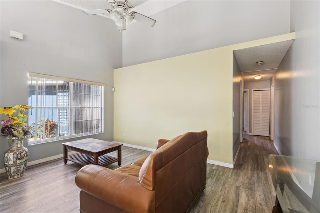 На продажу: $289,999 (3 спален, 2 ванн, 1462 Квадратных фут)