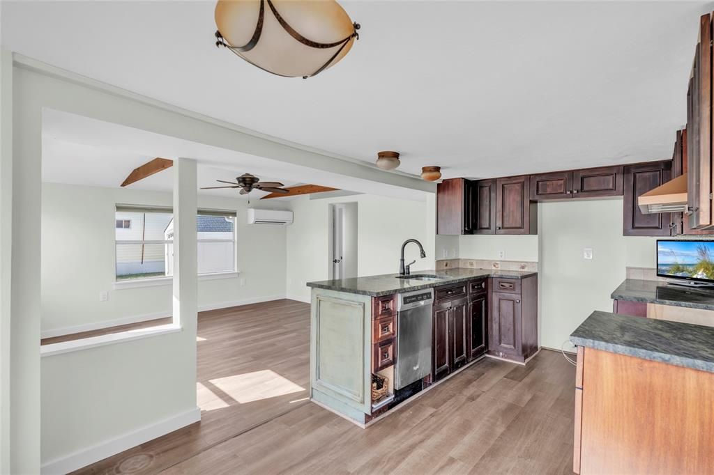 На продажу: $319,000 (1 спален, 1 ванн, 598 Квадратных фут)