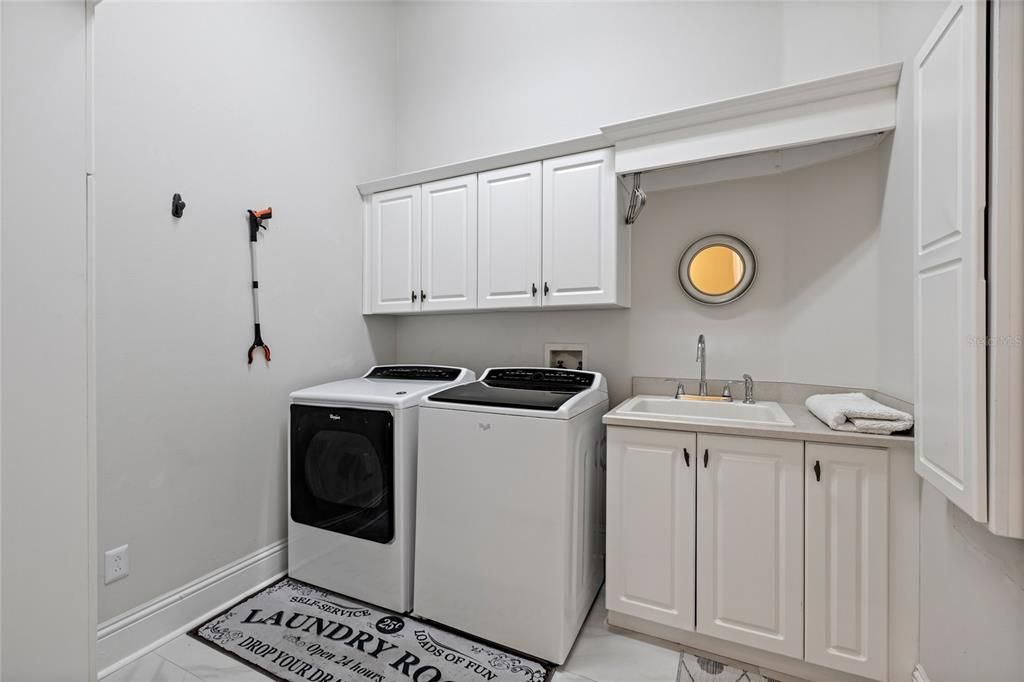 For Sale: $2,600,000 (5 beds, 4 baths, 5366 Square Feet)