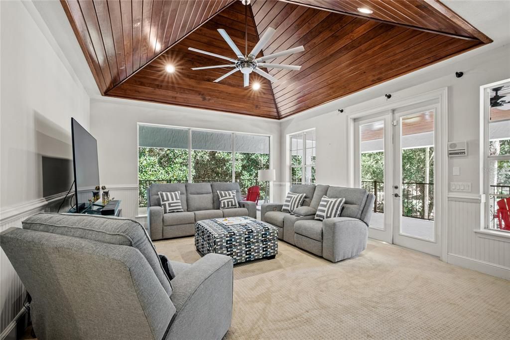 For Sale: $2,600,000 (5 beds, 4 baths, 5366 Square Feet)