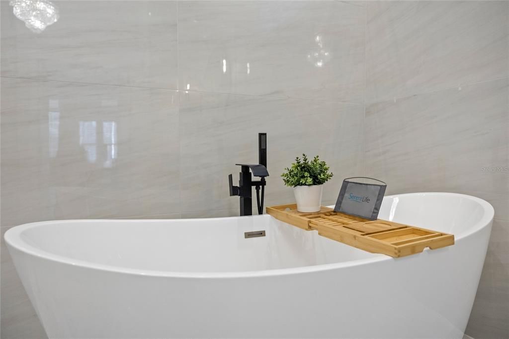 For Sale: $2,600,000 (5 beds, 4 baths, 5366 Square Feet)