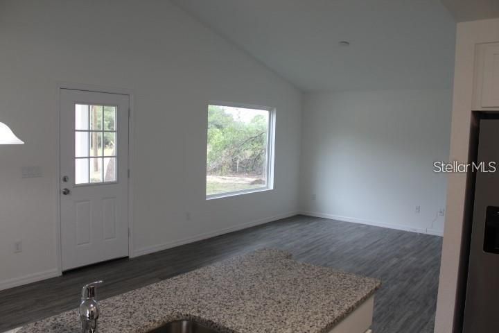 For Rent: $1,600 (3 beds, 2 baths, 1066 Square Feet)