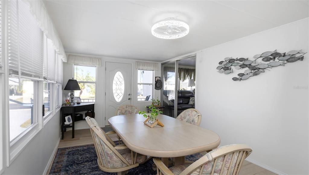 En Venta: $275,000 (2 camas, 2 baños, 1104 Pies cuadrados)