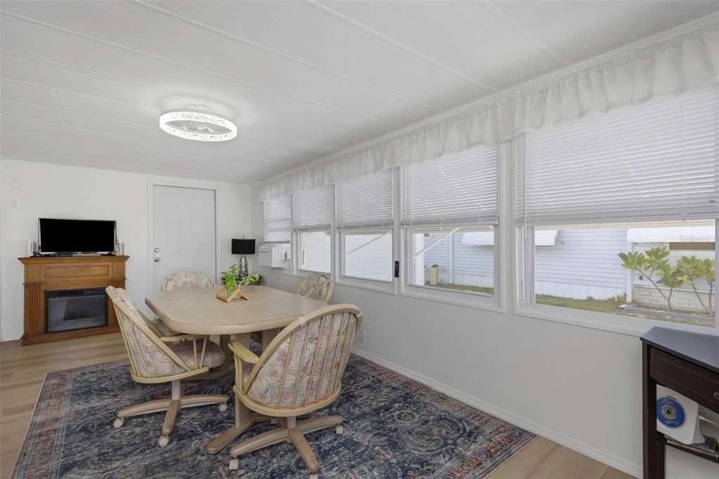 En Venta: $275,000 (2 camas, 2 baños, 1104 Pies cuadrados)