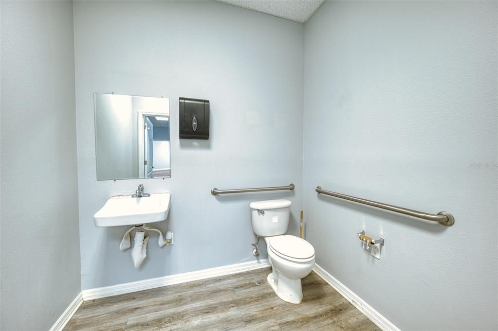 На продажу: $57,600 (0 спален, 0 ванн, 2441 Квадратных фут)