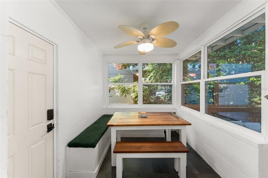 待售: $414,900 (2 贝兹, 1 浴室, 942 平方英尺)