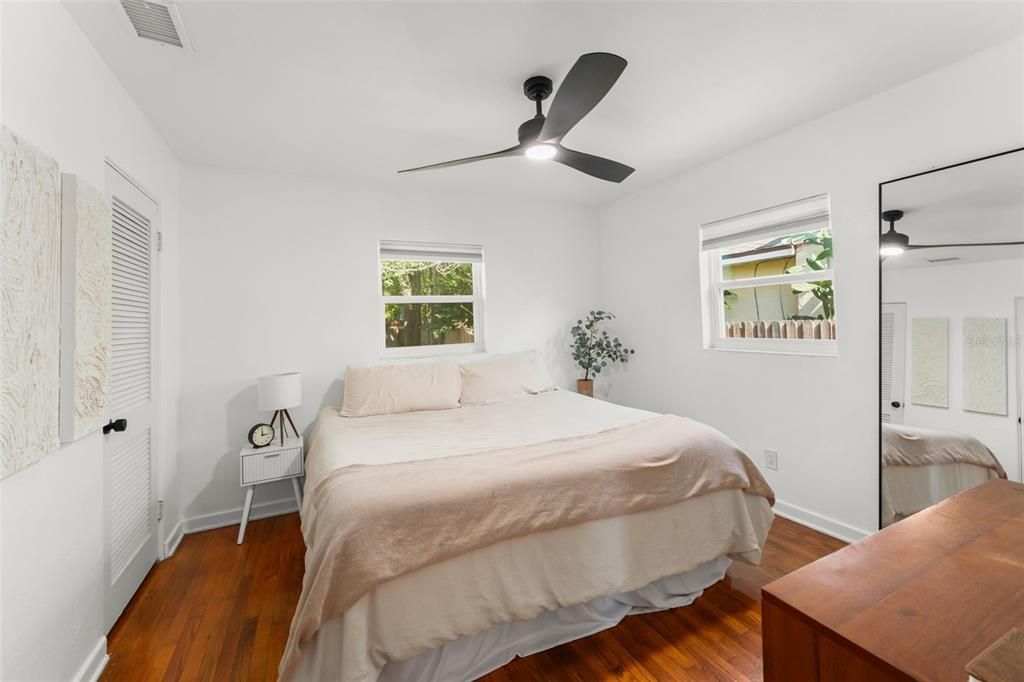 待售: $414,900 (2 贝兹, 1 浴室, 942 平方英尺)