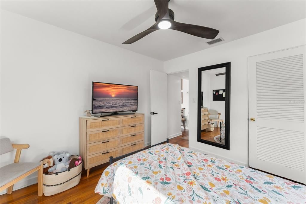 待售: $414,900 (2 贝兹, 1 浴室, 942 平方英尺)