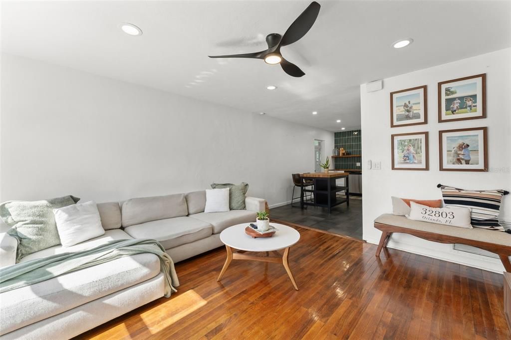 待售: $414,900 (2 贝兹, 1 浴室, 942 平方英尺)