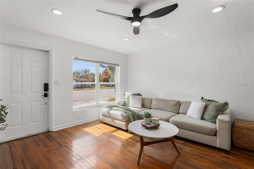 待售: $414,900 (2 贝兹, 1 浴室, 942 平方英尺)