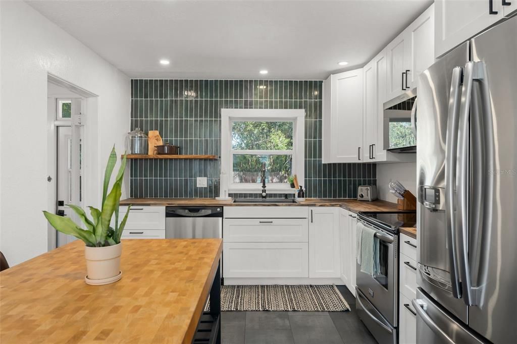 待售: $414,900 (2 贝兹, 1 浴室, 942 平方英尺)