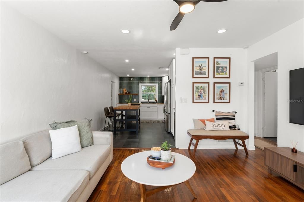 待售: $414,900 (2 贝兹, 1 浴室, 942 平方英尺)