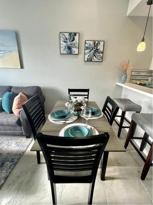 На продажу: $599,000 (2 спален, 2 ванн, 762 Квадратных фут)