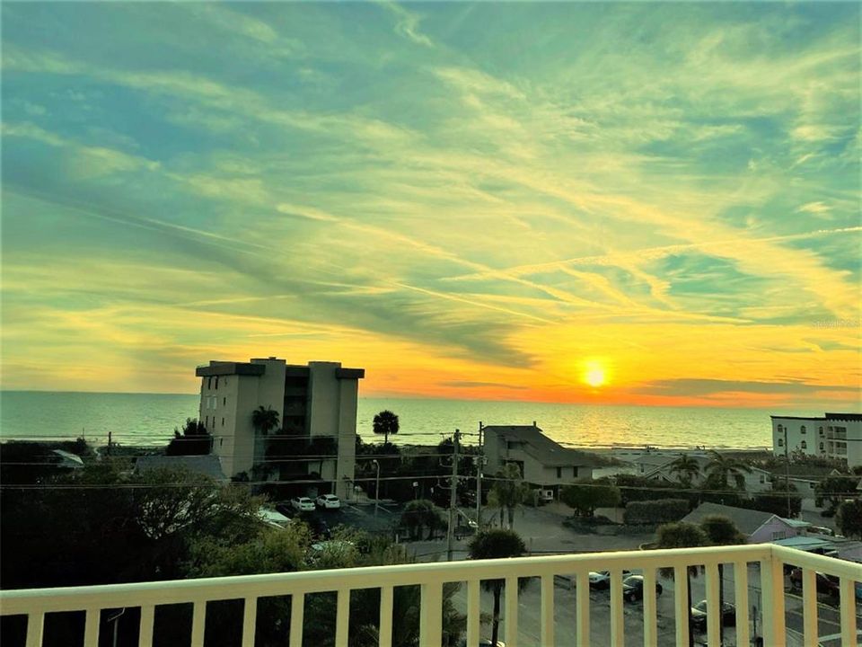 На продажу: $599,000 (2 спален, 2 ванн, 762 Квадратных фут)