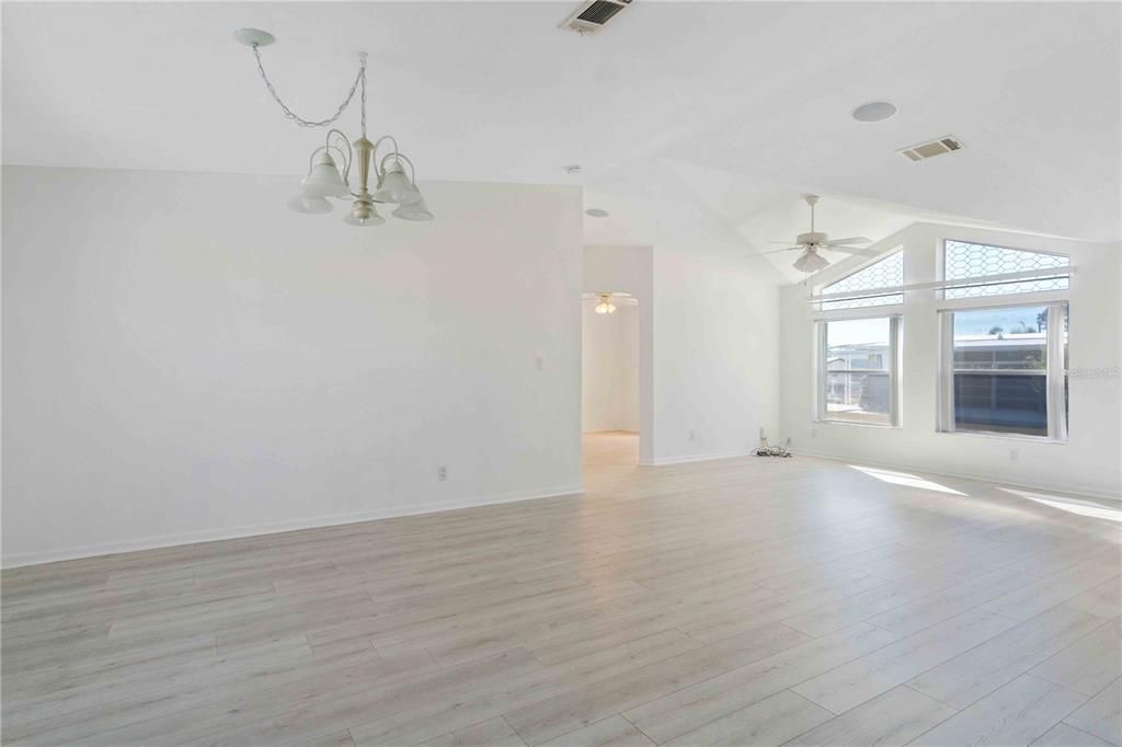 For Sale: $229,900 (2 beds, 2 baths, 1368 Square Feet)