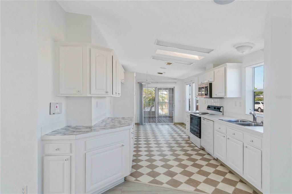 For Sale: $229,900 (2 beds, 2 baths, 1368 Square Feet)