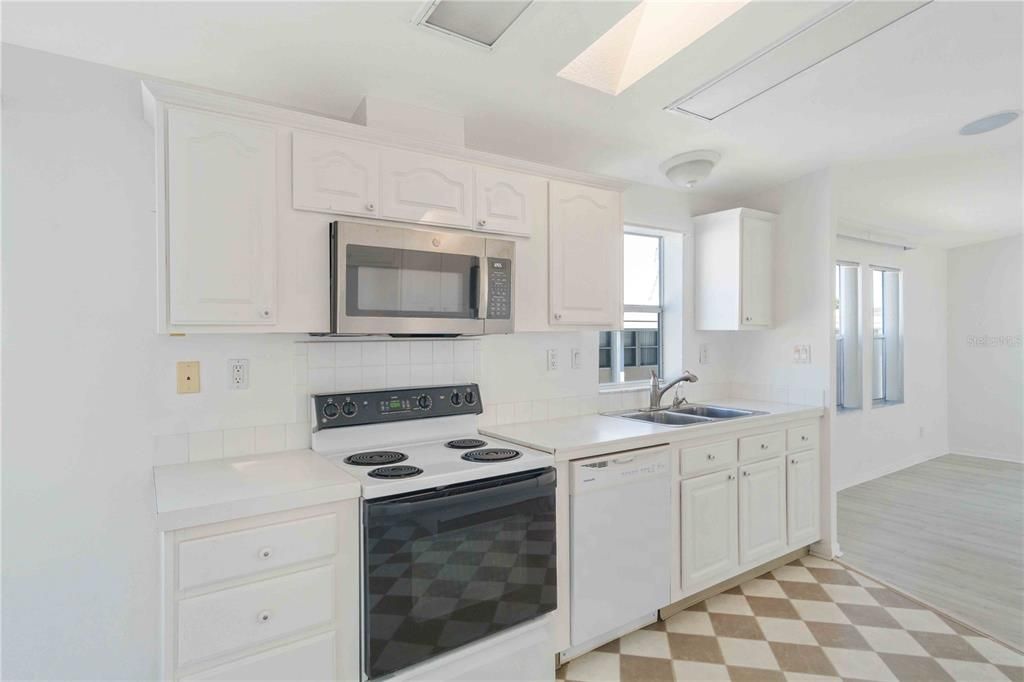 For Sale: $229,900 (2 beds, 2 baths, 1368 Square Feet)