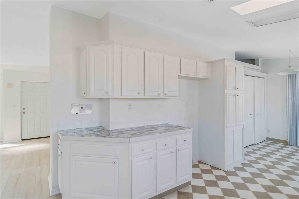 For Sale: $229,900 (2 beds, 2 baths, 1368 Square Feet)