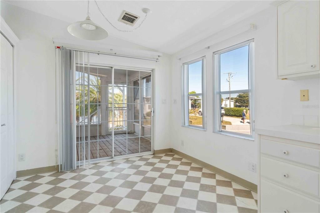 For Sale: $229,900 (2 beds, 2 baths, 1368 Square Feet)