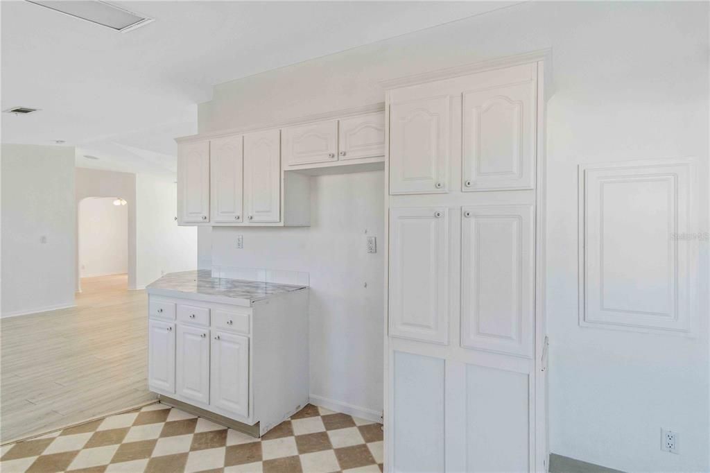 For Sale: $229,900 (2 beds, 2 baths, 1368 Square Feet)