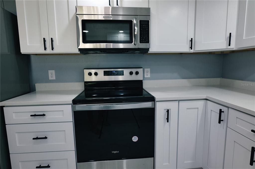 合同活跃: $395,000 (4 贝兹, 2 浴室, 1644 平方英尺)