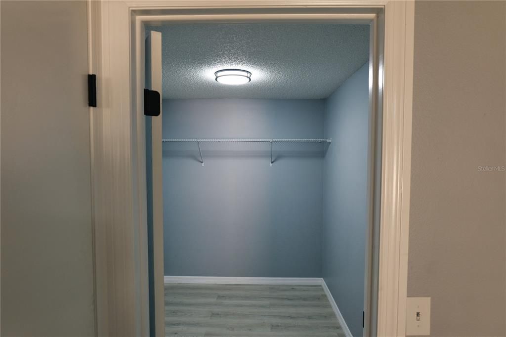 合同活跃: $395,000 (4 贝兹, 2 浴室, 1644 平方英尺)