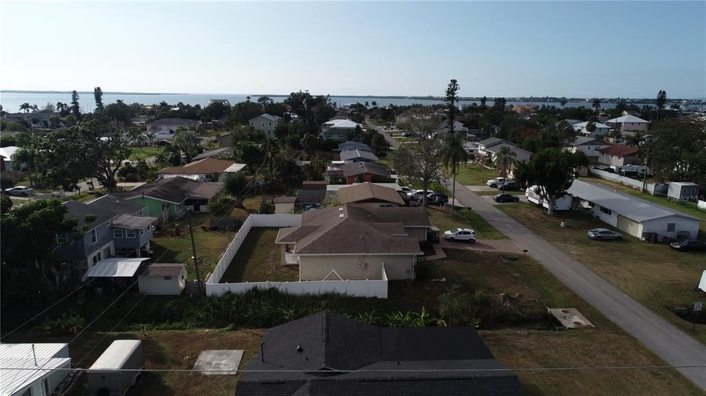 合同活跃: $395,000 (4 贝兹, 2 浴室, 1644 平方英尺)