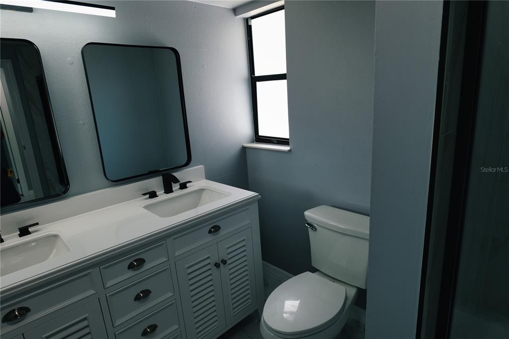 合同活跃: $395,000 (4 贝兹, 2 浴室, 1644 平方英尺)