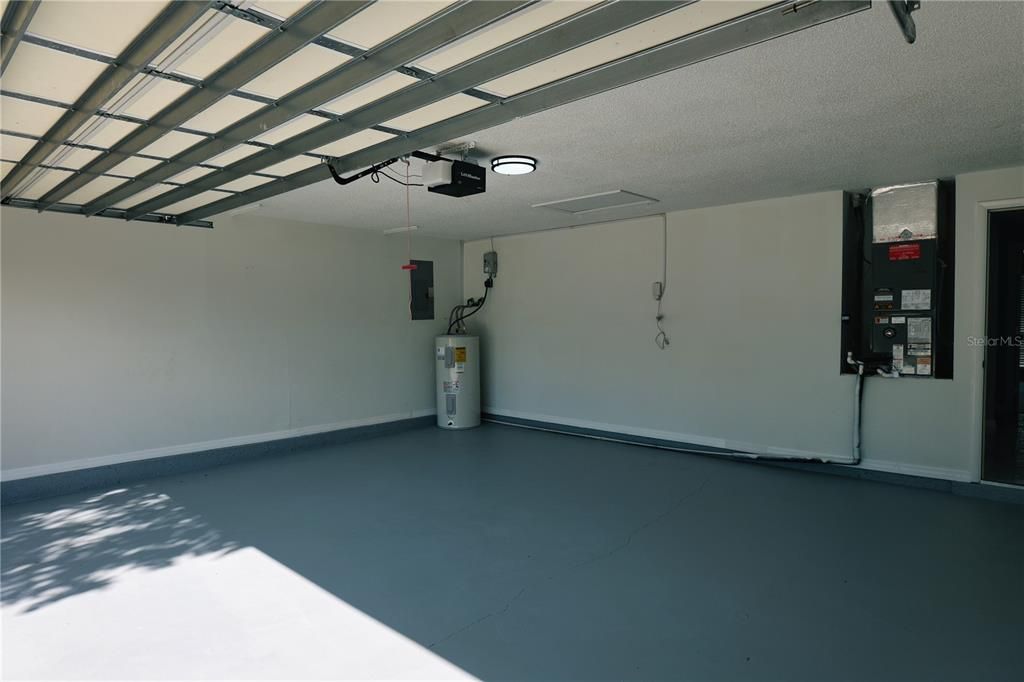 合同活跃: $395,000 (4 贝兹, 2 浴室, 1644 平方英尺)