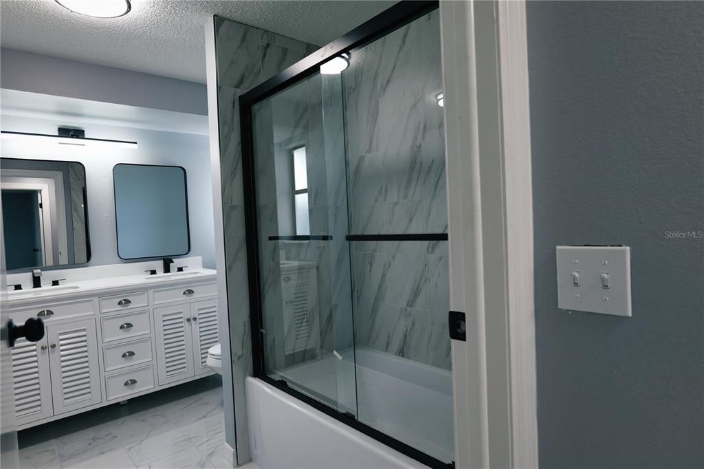 合同活跃: $395,000 (4 贝兹, 2 浴室, 1644 平方英尺)