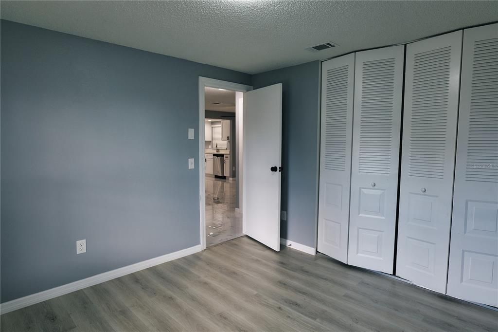 合同活跃: $395,000 (4 贝兹, 2 浴室, 1644 平方英尺)