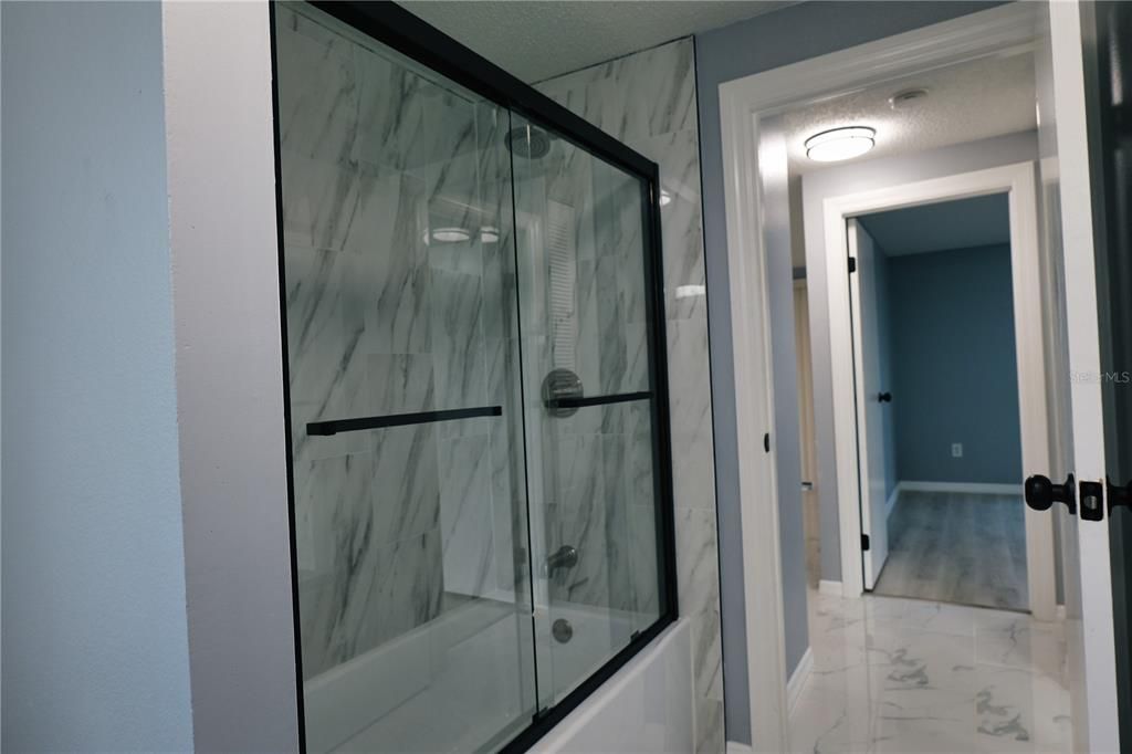 合同活跃: $395,000 (4 贝兹, 2 浴室, 1644 平方英尺)