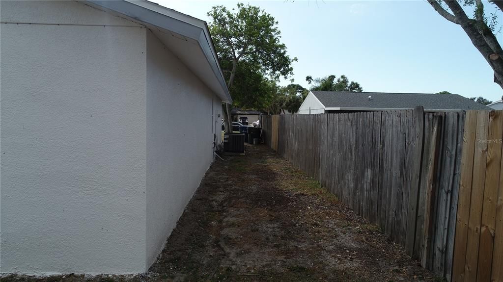 合同活跃: $395,000 (4 贝兹, 2 浴室, 1644 平方英尺)