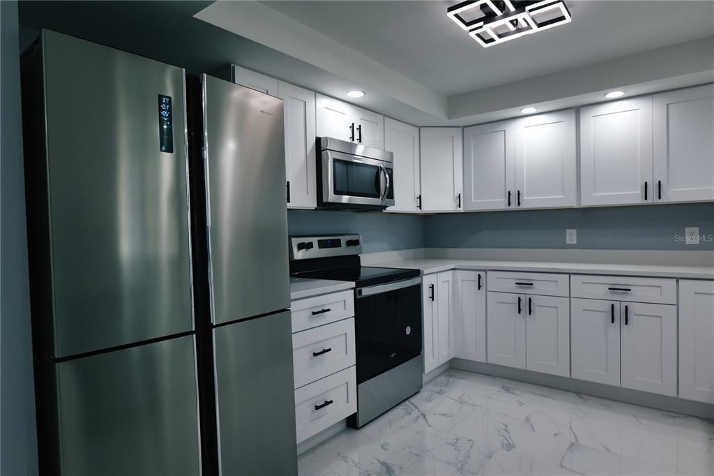 合同活跃: $395,000 (4 贝兹, 2 浴室, 1644 平方英尺)