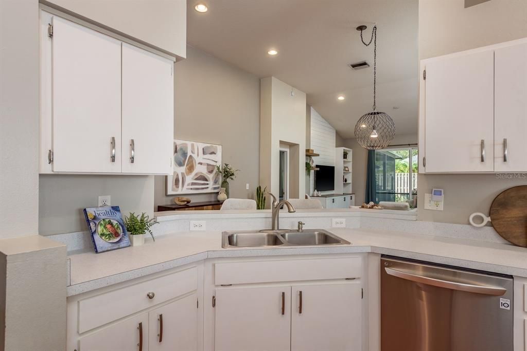 Active With Contract: $550,000 (4 beds, 2 baths, 1744 Square Feet)