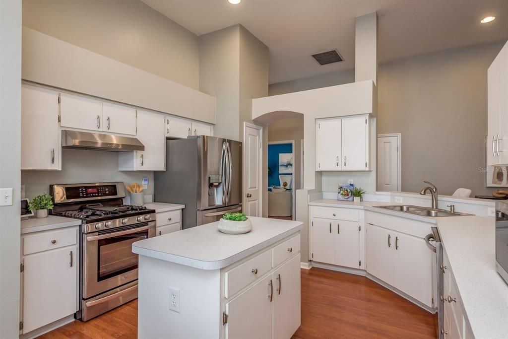 Active With Contract: $550,000 (4 beds, 2 baths, 1744 Square Feet)