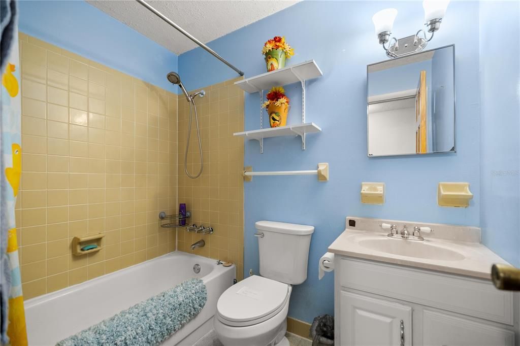 En Venta: $240,000 (3 camas, 2 baños, 1326 Pies cuadrados)