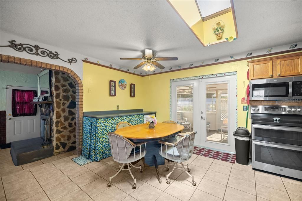 En Venta: $240,000 (3 camas, 2 baños, 1326 Pies cuadrados)