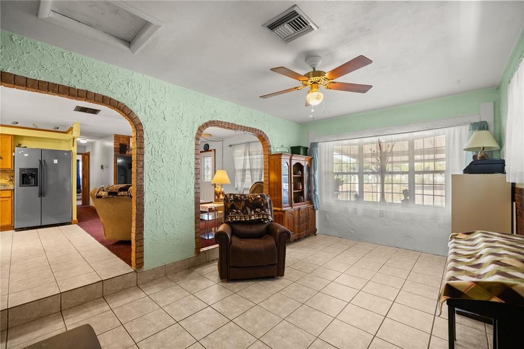 En Venta: $240,000 (3 camas, 2 baños, 1326 Pies cuadrados)